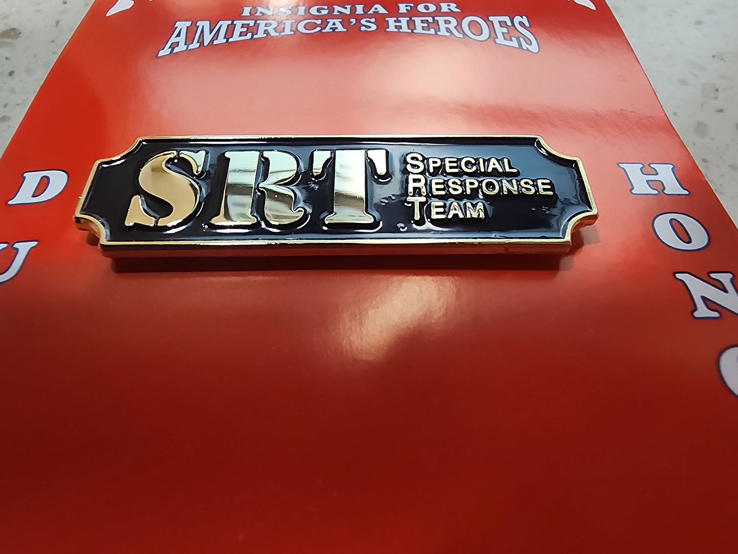 SRT SPECIAL RESPONSE TEAM AWARD BAR BLK/GD EA